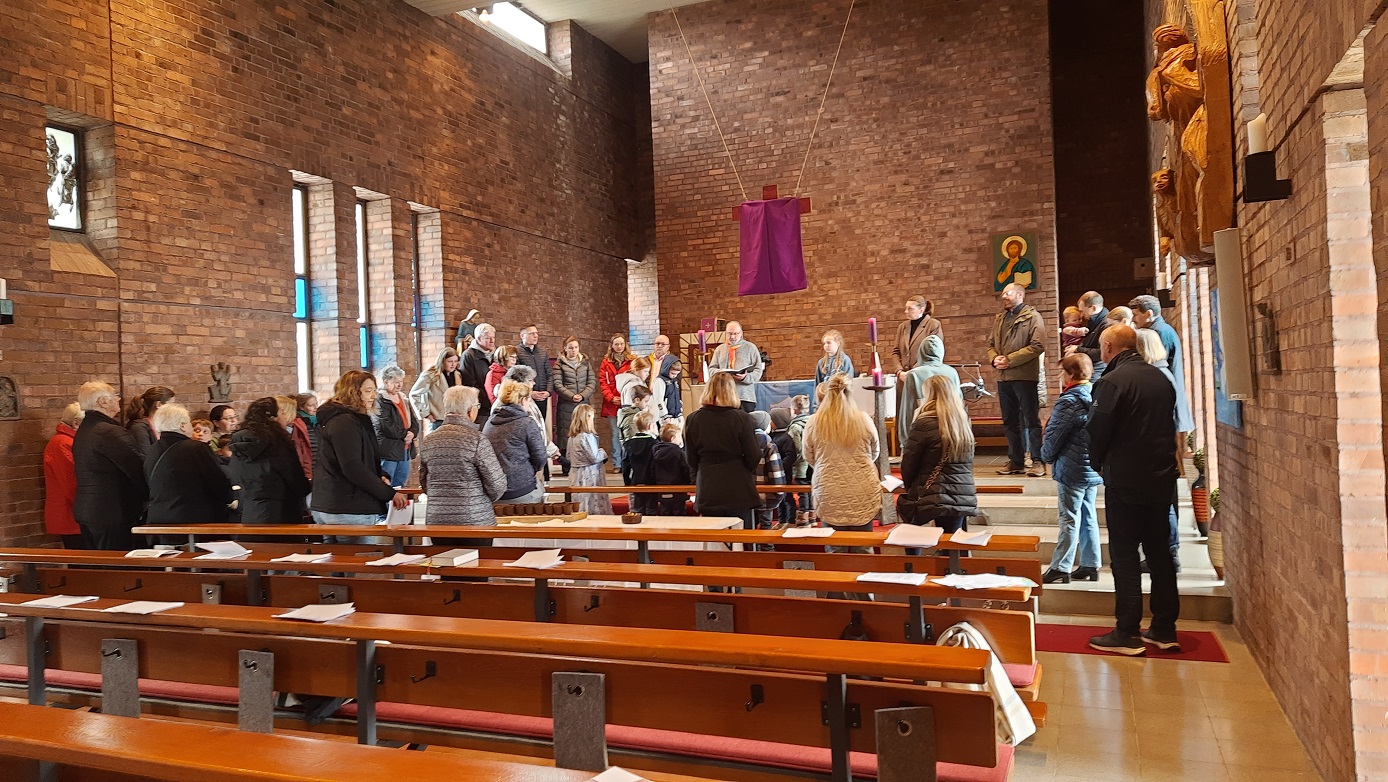 Kreuzwegandacht am Karfreitag Marienhagen